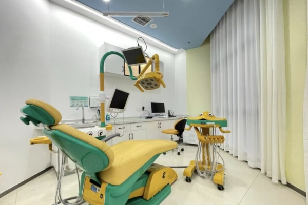 郑州郑东首鸣口腔门诊部