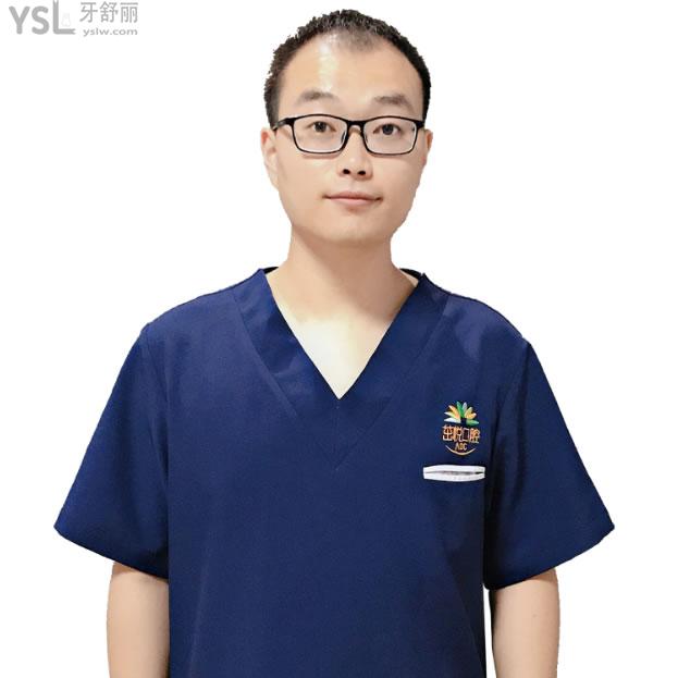 医生介绍 王学锋 全科医生