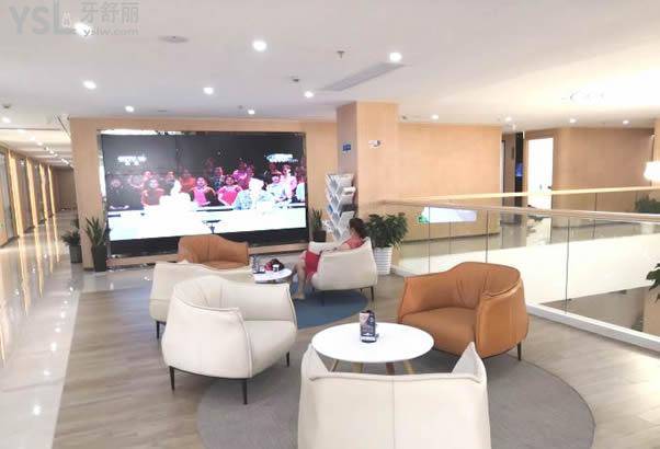 常州美奥口腔门诊部候诊区