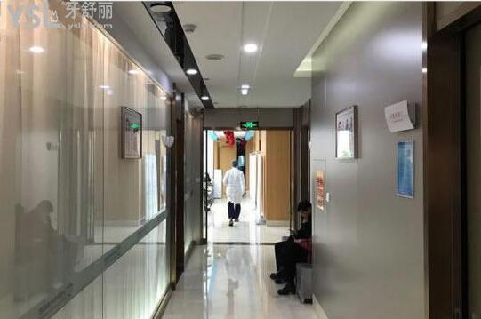 北京中诺口腔医院的走廊