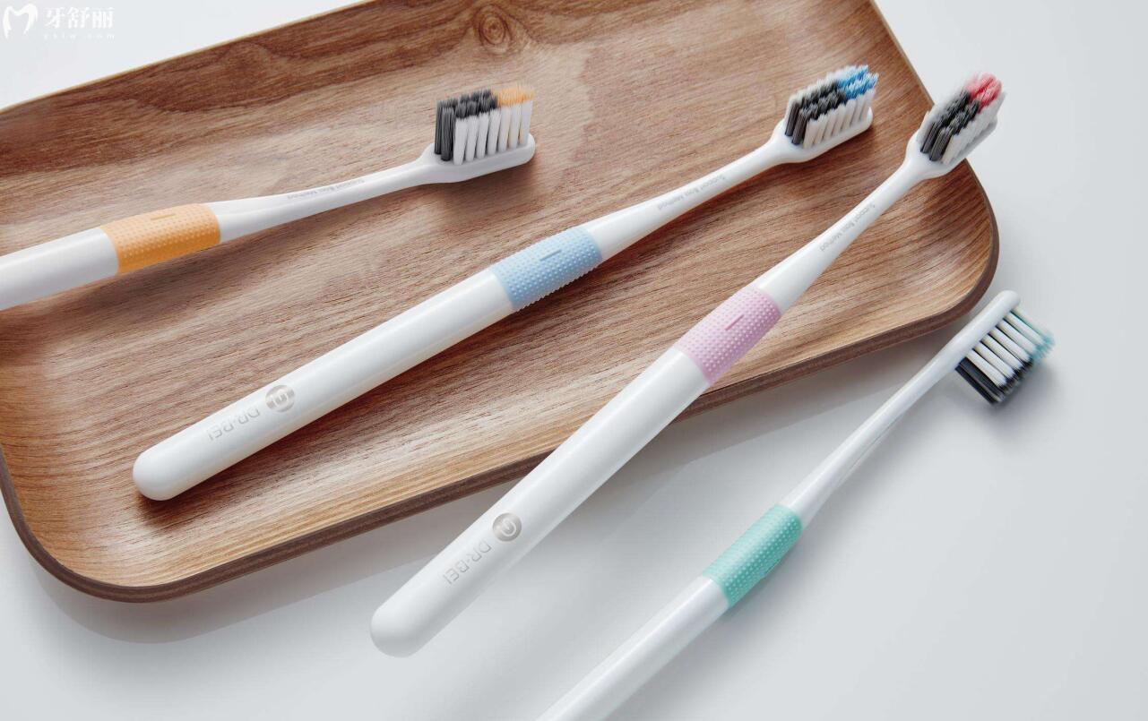 电动牙刷比普通牙刷好在哪里?多方面对比让你立马明白 电动牙刷比普通牙刷好在哪里?多方面对比让你立马明白