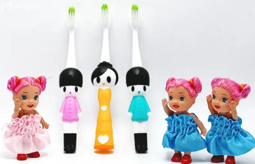 儿童牙刷用软毛和硬毛哪个好 儿童牙刷用软毛和硬毛哪个好