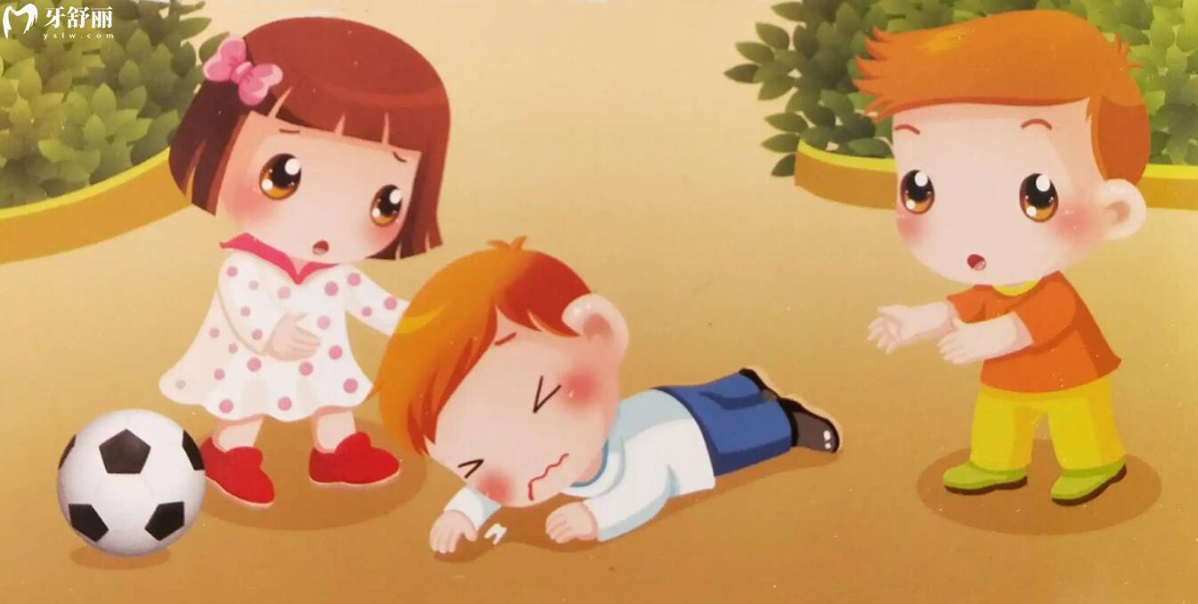 小孩磕掉门牙是大事吗还是小事?家里老人说不用管自己会长出 小孩磕掉门牙是大事吗还是小事?家里老人说不用管自己会长出