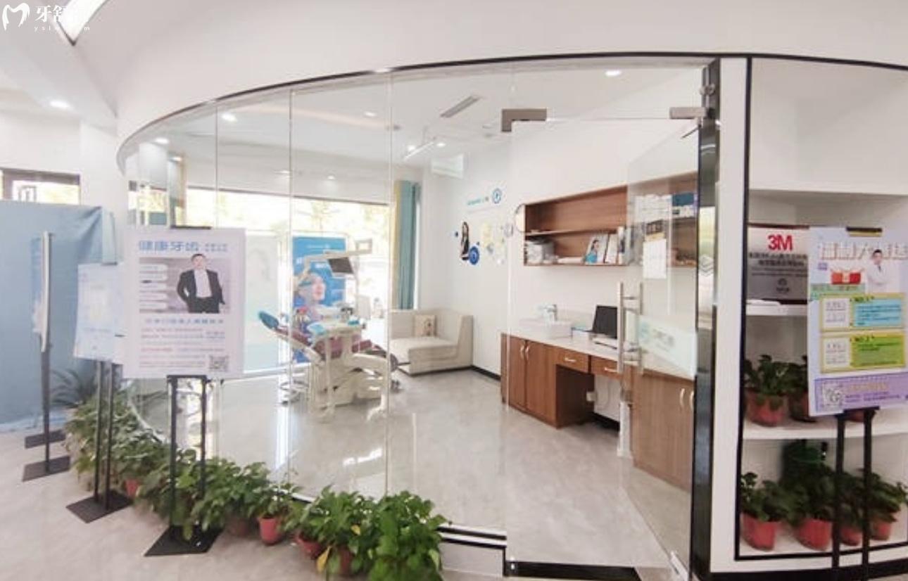 天元贝壳口腔种牙矫牙贵不贵?价格表及推荐医生名单分享
