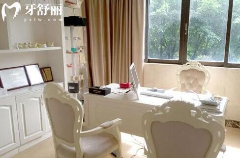 佛山曙光金子口腔医院地址在汾江中路72号,坐公交111路到人民西下车