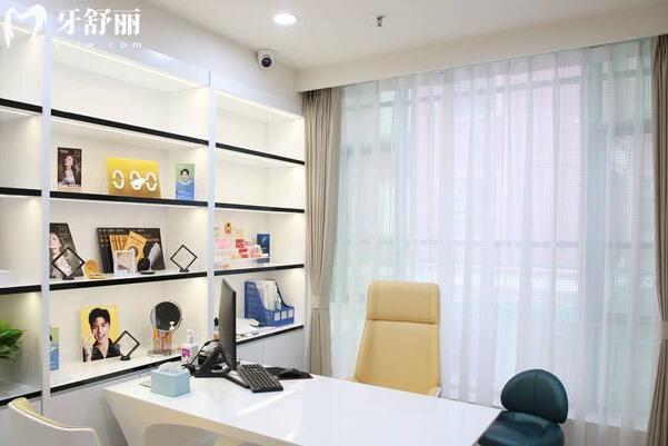 普宁金铂利口腔门诊部诊室