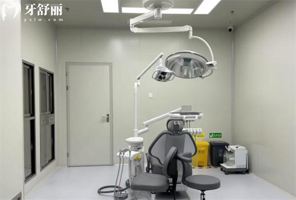 济南百年中牙口腔医院种植牙医生排名名单推荐
