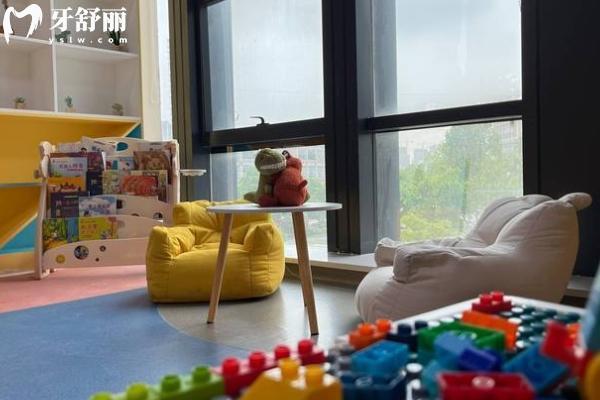 新版桐乡松丰口腔价格表大全:种植牙1680+矫正7999+收费标准不贵口碑好