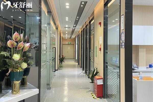 深圳诺德齿科13家分院地址+2025收费标准:韩系种植牙2300+拔智齿398+自锁矫正8800+