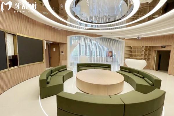 乌鲁木齐福宏林口腔医院怎么样 新疆正规牙科品牌一城3院种牙矫正技术强价格不贵