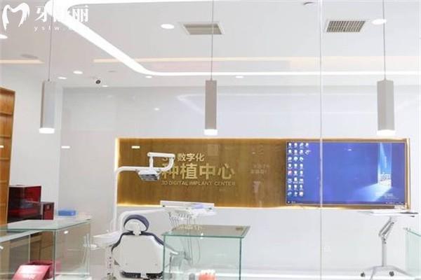 优诺口腔人工客服是24小时吗?是的国内连锁25家种牙/矫正/补牙价格表一览
