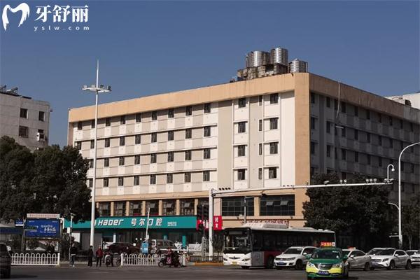 襄阳号尔口腔医院价格表出炉!种植牙1675+金属矫正4995+全瓷冠995+根管治疗295+