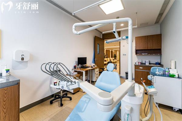 上海医大口腔科价格贵吗?查看收费标准可知种植牙1700+金属矫正8800+根管治疗550+