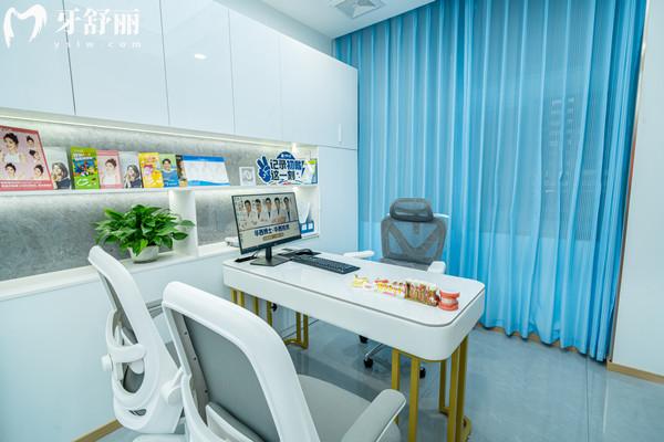 荣县启辰口腔门诊部面诊室