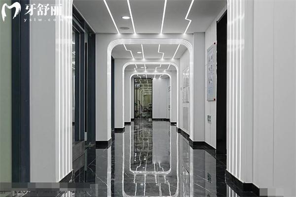 兰州康美口腔医院收费标准不高:种植牙2875+自锁矫正13995+补牙63+全瓷牙975+