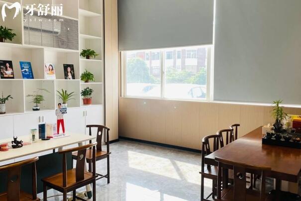 中山德斯口腔门诊部诊室