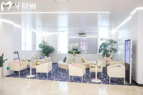 上海美奥口腔候诊区 上海美奥口腔候诊区