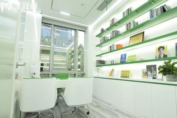 苏州英博口腔是正规的牙科医院,资质完善+技术可靠+设备高端+收费合理,本地人推荐它