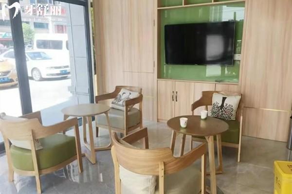 2026六安悦牙口腔医院价格表:种植牙1580+隐形矫正15000+根管治疗580+补牙150+附详细地址