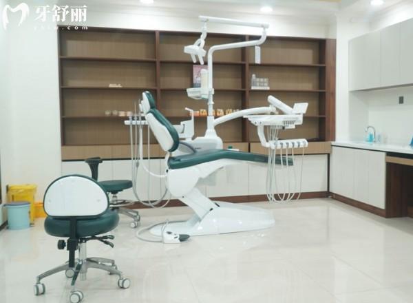 济宁中百口腔诊室