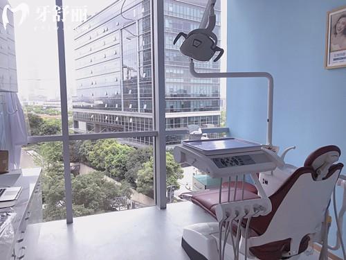 上海维佳康口腔门诊部怎么样？10年连锁，种植牙1999元起，正规资质、收费明细与分院地址汇总