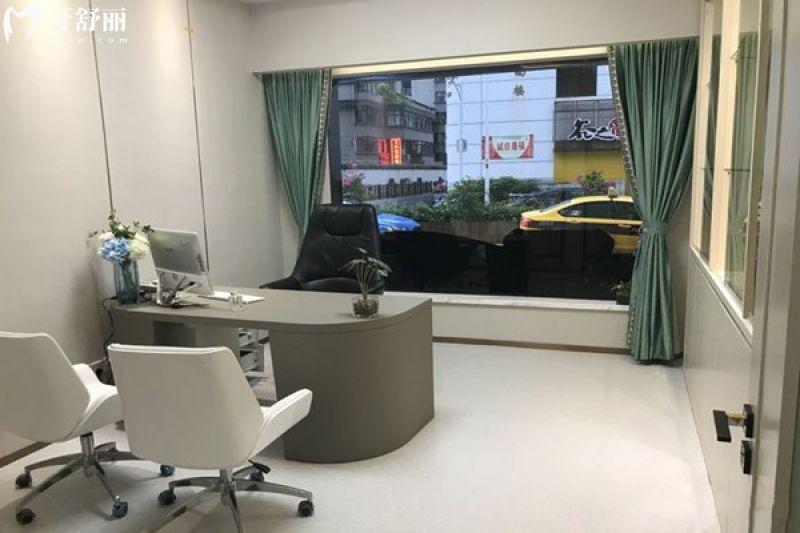 【福州登特口腔口碑医生名单】柳书喻/舒斯特种牙